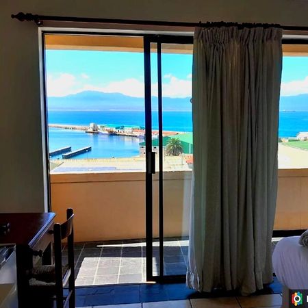 Green Door Guesthouse 모젤베이 외부 사진