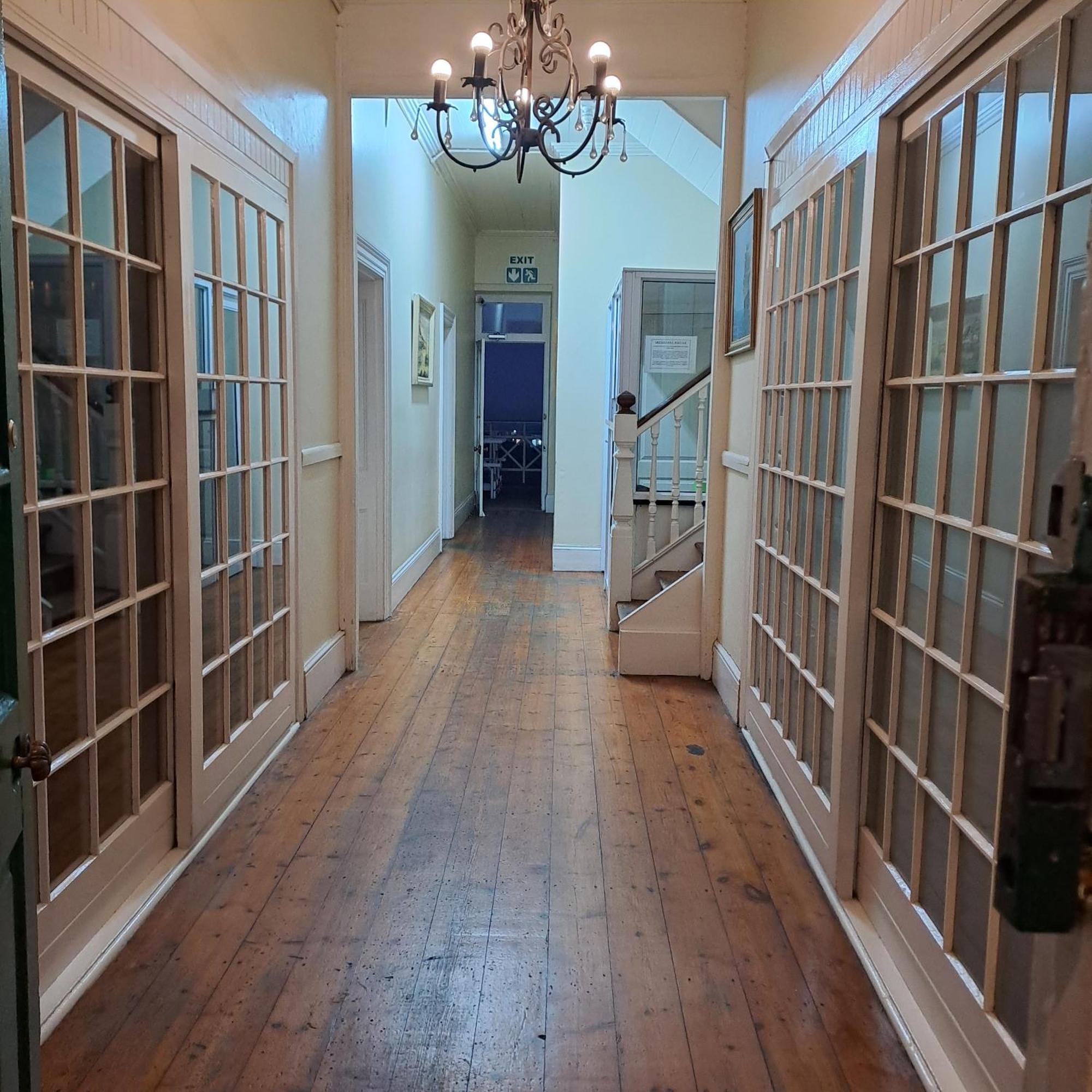 Green Door Guesthouse 모젤베이 외부 사진